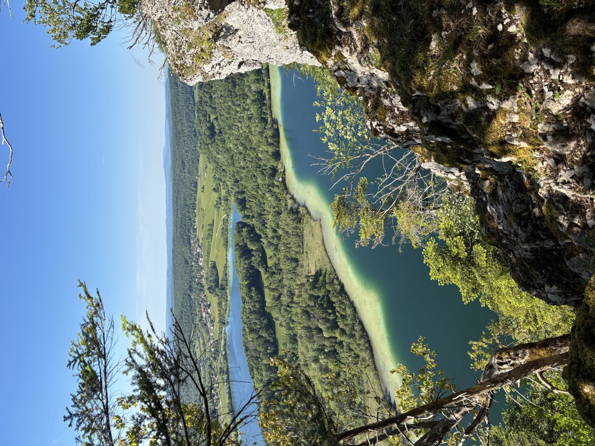 lac depuis les hauteurs